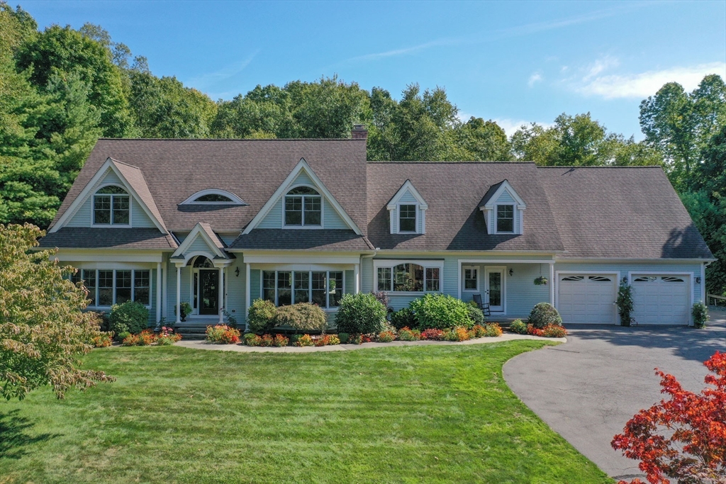 7 Western View Rd, Holyoke, Massachusetts, 3 Bedrooms Bedrooms, 7 Rooms Rooms,2.5 BathroomsBathrooms,Residential,For Sale,Western View Rd,73437305