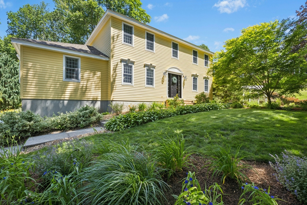 12 Bruce Street, Grafton, Massachusetts, 4 Bedrooms Bedrooms, 8 Rooms Rooms,2.5 BathroomsBathrooms,Residential,For Sale,Bruce Street,73389873