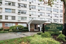 10 Hammond Pond Pkwy, Newton, Massachusetts, 2 Bedrooms Bedrooms, 5 Rooms Rooms,2 BathroomsBathrooms,Residential,For Sale,Hammond Pond Pkwy,73359556