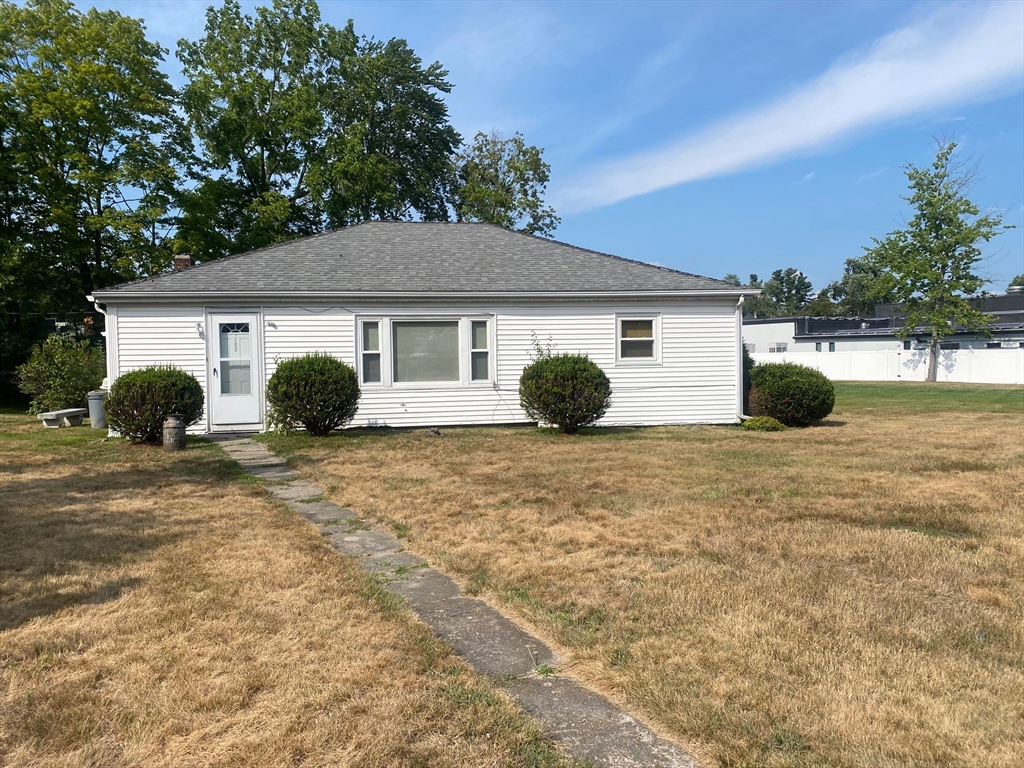 103 Brook Street, Clinton, Massachusetts, 3 Bedrooms Bedrooms, 6 Rooms Rooms,1 BathroomBathrooms,Residential,For Sale,Brook Street,73411685