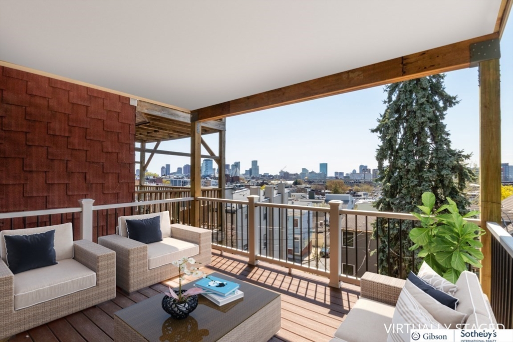 298 Bunker Hill Street, Boston, Massachusetts, 2 Bedrooms Bedrooms, 4 Rooms Rooms,2 BathroomsBathrooms,Residential,For Sale,Bunker Hill Street,73364983