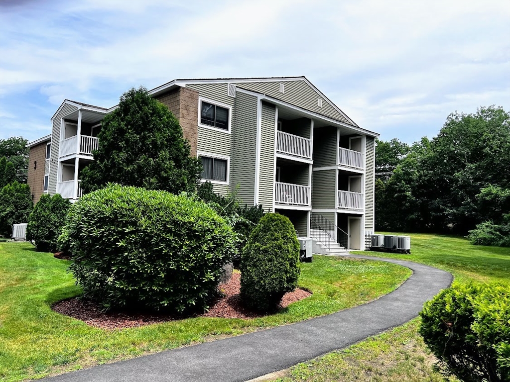 3 Bridgeview Cir, Tyngsborough, Massachusetts, 2 Bedrooms Bedrooms, 4 Rooms Rooms,1 BathroomBathrooms,Residential,For Sale,Bridgeview Cir,73399599