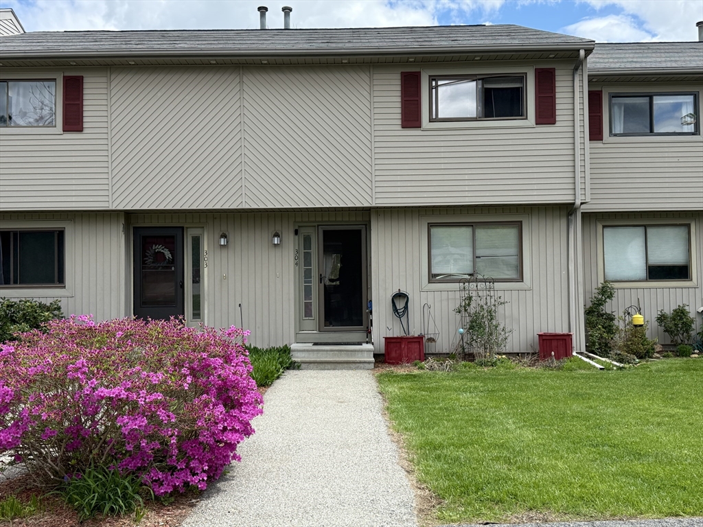 28 Southbridge Rd, Charlton, Massachusetts, 2 Bedrooms Bedrooms, 6 Rooms Rooms,2.5 BathroomsBathrooms,Residential,For Sale,Southbridge Rd,73372208