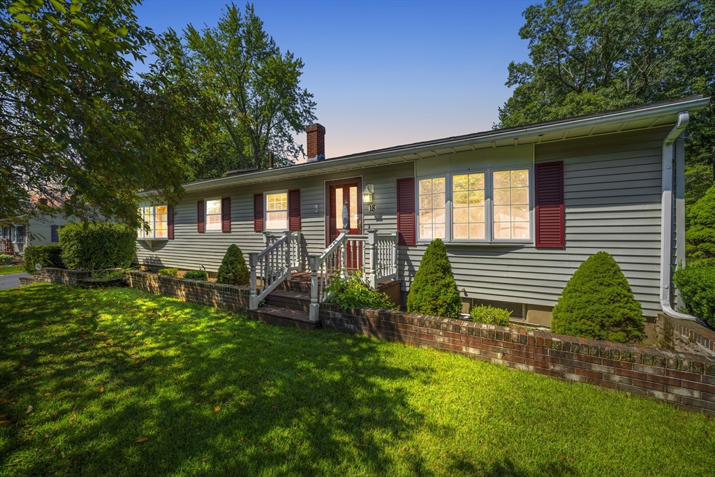 18 Glen Oak Drive, Enfield, Connecticut, 3 Bedrooms Bedrooms, 6 Rooms Rooms,1 BathroomBathrooms,Residential,For Sale,Glen Oak Drive,73413620