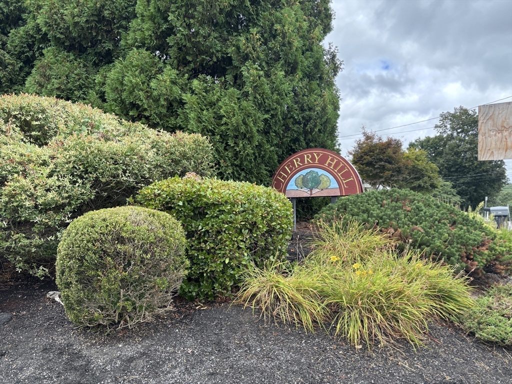 15 Maple Crest Circle, Holyoke, Massachusetts, 1 Bedroom Bedrooms, 3 Rooms Rooms,1 BathroomBathrooms,Residential,For Sale,Maple Crest Circle,73421193