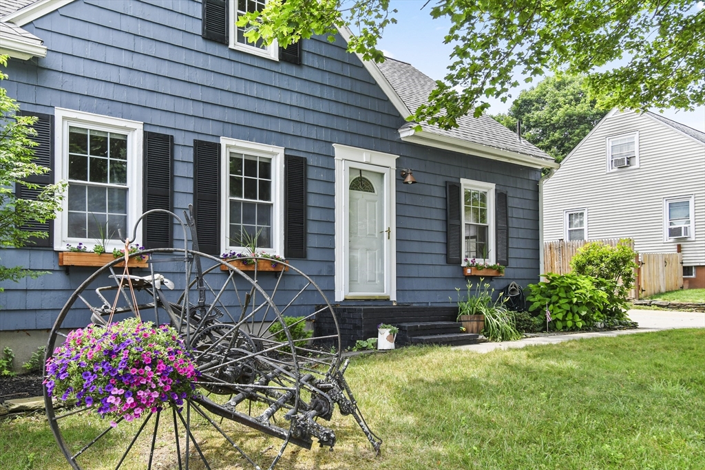 39 Velma Avenue, Pittsfield, Massachusetts, 3 Bedrooms Bedrooms, 6 Rooms Rooms,2 BathroomsBathrooms,Residential,For Sale,Velma Avenue,73412383