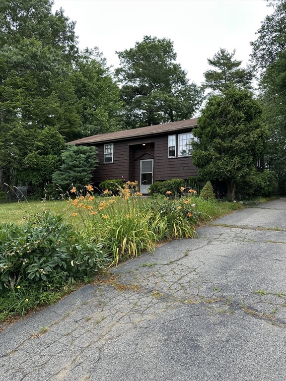 41 Steven St, Hanson, Massachusetts, 4 Bedrooms Bedrooms, 6 Rooms Rooms,1 BathroomBathrooms,Residential,For Sale,Steven St,73397806