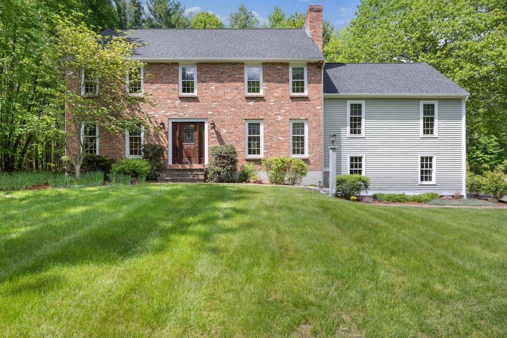 30 Woodstone Road, Northborough, Massachusetts, 4 Bedrooms Bedrooms, 10 Rooms Rooms,2.5 BathroomsBathrooms,Residential,For Sale,Woodstone Road,73381311