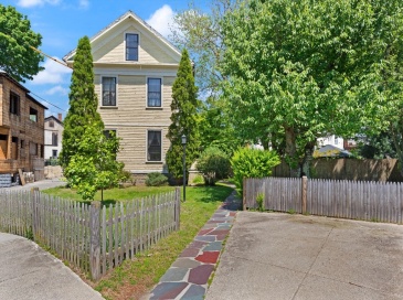 21 College Hill Rd, Somerville, Massachusetts, 6 Bedrooms Bedrooms, 12 Rooms Rooms,2.5 BathroomsBathrooms,Residential Income,For Sale,College Hill Rd,73385742