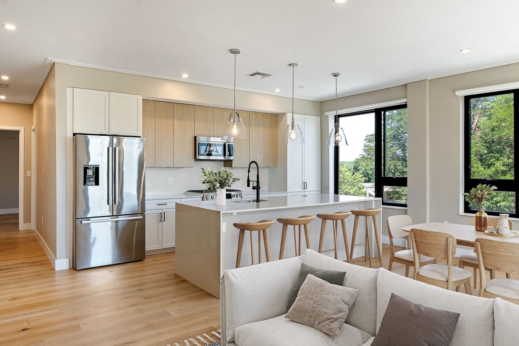 70 Leo M. Birmingham Parkway, Boston, Massachusetts, 2 Bedrooms Bedrooms, 4 Rooms Rooms,2 BathroomsBathrooms,Residential Lease,For Rent,Leo M. Birmingham Parkway,73401073