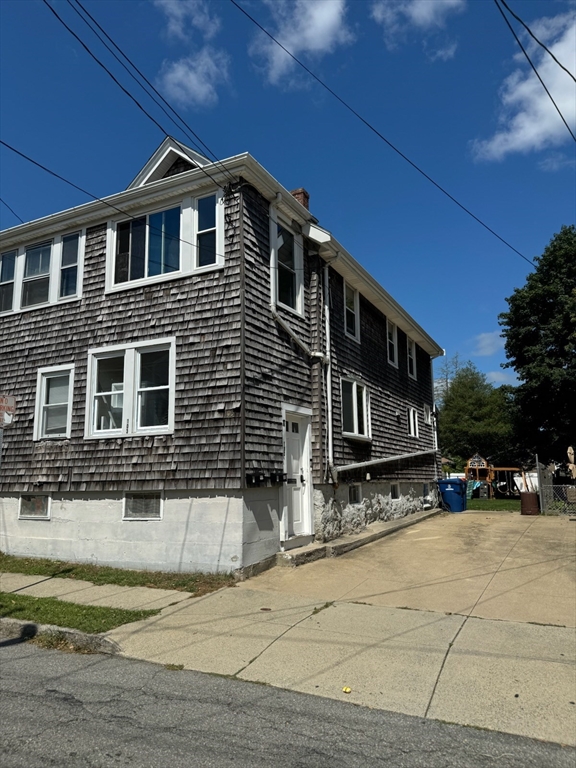 103 Durfee, New Bedford, Massachusetts, 3 Bedrooms Bedrooms, 5 Rooms Rooms,1.5 BathroomsBathrooms,Residential Lease,For Rent,Durfee,73389975