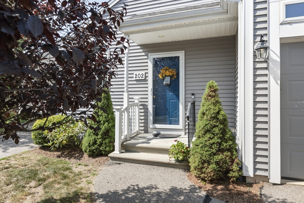 202 Village Ln, Bellingham, Massachusetts, 2 Bedrooms Bedrooms, 5 Rooms Rooms,2 BathroomsBathrooms,Residential,For Sale,Village Ln,73417263