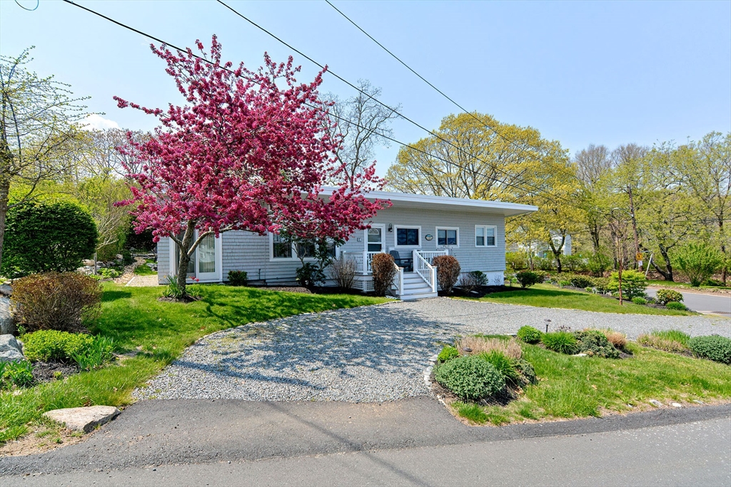 16 Warwick Rd, Gloucester, Massachusetts, 3 Bedrooms Bedrooms, 6 Rooms Rooms,1.5 BathroomsBathrooms,Residential Lease,For Rent,Warwick Rd,73433486