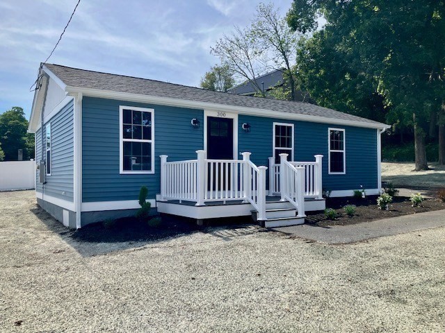 300 Jarry St., New Bedford, Massachusetts, 2 Bedrooms Bedrooms, 5 Rooms Rooms,1 BathroomBathrooms,Residential,For Sale,Jarry St.,73423119