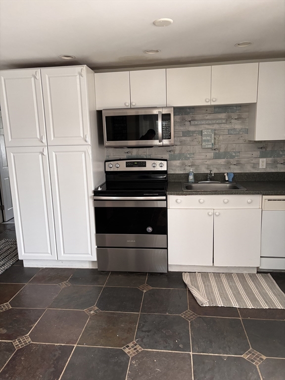 2 Pearl Street, Plymouth, Massachusetts, 2 Bedrooms Bedrooms, 4 Rooms Rooms,1 BathroomBathrooms,Residential Lease,For Rent,Pearl Street,73414004