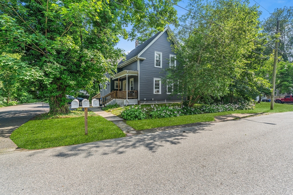 30 Cherry St, Whitman, Massachusetts, 4 Bedrooms Bedrooms, 8 Rooms Rooms,2 BathroomsBathrooms,Residential Income,For Sale,Cherry St,73405210