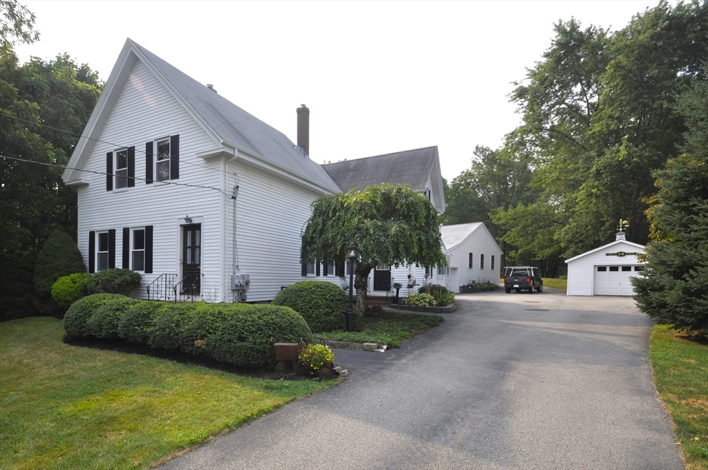 318 W Union St, East Bridgewater, Massachusetts, 4 Bedrooms Bedrooms, 12 Rooms Rooms,3 BathroomsBathrooms,Residential Income,For Sale,W Union St,73415763