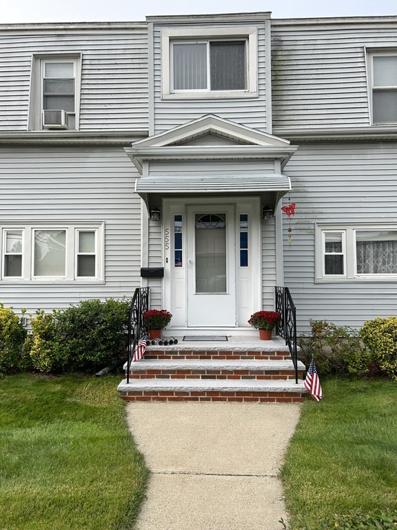 555 Beech St, Boston, Massachusetts, 3 Bedrooms Bedrooms, 7 Rooms Rooms,1.5 BathroomsBathrooms,Residential,For Sale,Beech St,73165780