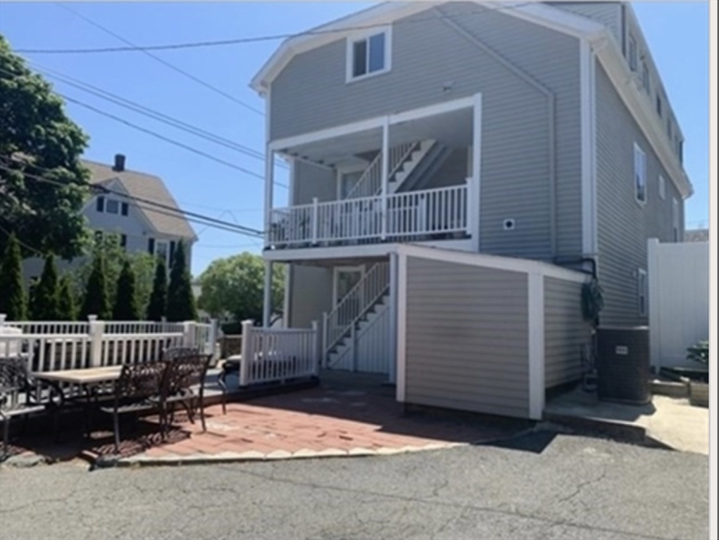 18 Wellman St, Beverly, Massachusetts, 2 Bedrooms Bedrooms, 4 Rooms Rooms,1 BathroomBathrooms,Residential Lease,For Rent,Wellman St,73433012