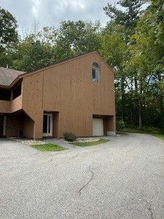 17 Eaton Ct, Haverhill, Massachusetts, 2 Bedrooms Bedrooms, 5 Rooms Rooms,1.5 BathroomsBathrooms,Residential,For Sale,Eaton Ct,73421146