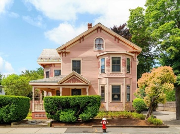 19 Irving St, Watertown, Massachusetts, 5 Bedrooms Bedrooms, 12 Rooms Rooms,4 BathroomsBathrooms,Residential Income,For Sale,Irving St,73401648