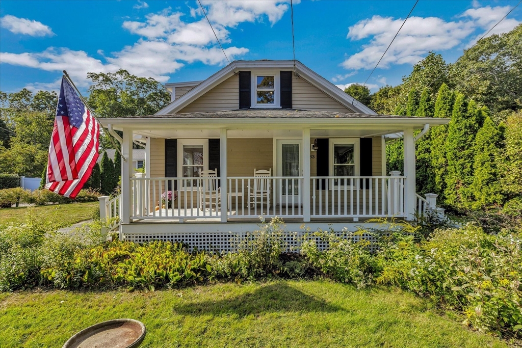 33 Oakwood Ave, Falmouth, Massachusetts, 3 Bedrooms Bedrooms, 8 Rooms Rooms,2.5 BathroomsBathrooms,Residential,For Sale,Oakwood Ave,73438057
