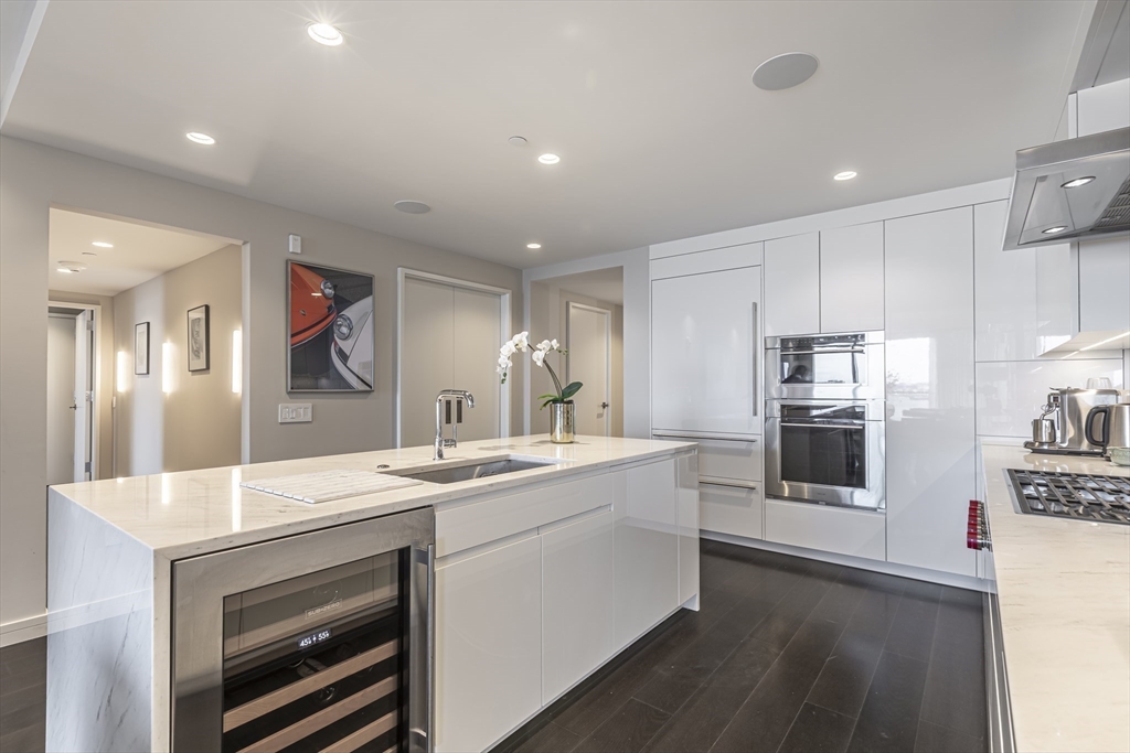 150 Seaport Blvd, Boston, Massachusetts, 2 Bedrooms Bedrooms, 6 Rooms Rooms,2.5 BathroomsBathrooms,Residential,For Sale,Seaport Blvd,73438147