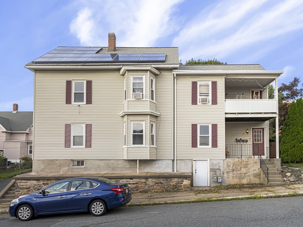 19 Chrome Street, Worcester, Massachusetts, 6 Bedrooms Bedrooms, 10 Rooms Rooms,2 BathroomsBathrooms,Residential Income,For Sale,Chrome Street,73411143