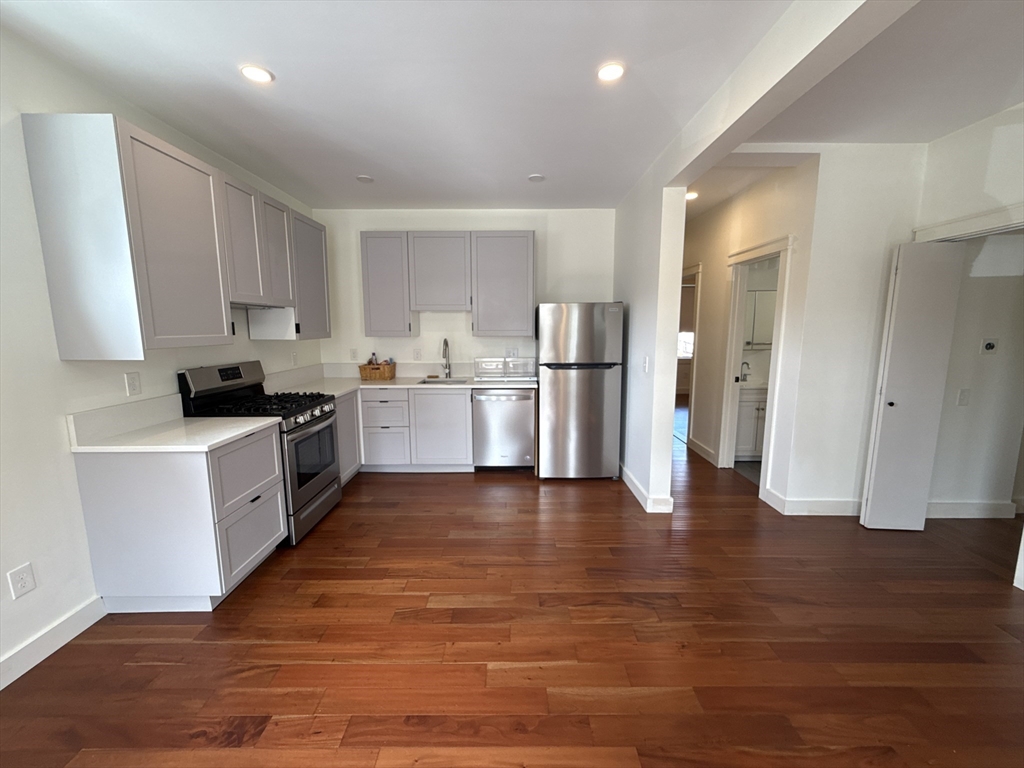 35 Selden St, Boston, Massachusetts, 2 Bedrooms Bedrooms, 4 Rooms Rooms,1 BathroomBathrooms,Residential Lease,For Rent,Selden St,73438632