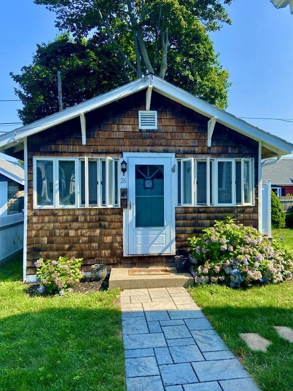 26 Bell Street, Quincy, Massachusetts, 1 Bedroom Bedrooms, 3 Rooms Rooms,1 BathroomBathrooms,Residential Lease,For Rent,Bell Street,73400502