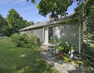 13 County Road, Oak Bluffs, Massachusetts, 2 Bedrooms Bedrooms, 5 Rooms Rooms,1 BathroomBathrooms,Residential,For Sale,County Road,73407604