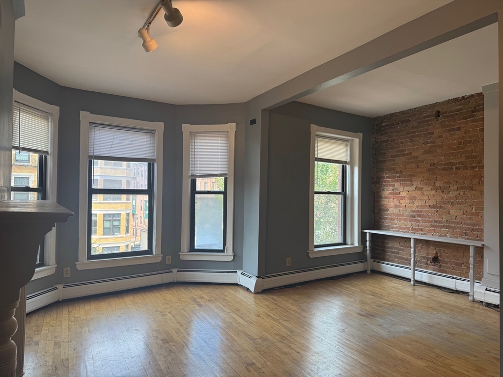 590 Columbus Ave, Boston, Massachusetts, 2 Bedrooms Bedrooms, 5 Rooms Rooms,1 BathroomBathrooms,Residential Lease,For Rent,Columbus Ave,73438837