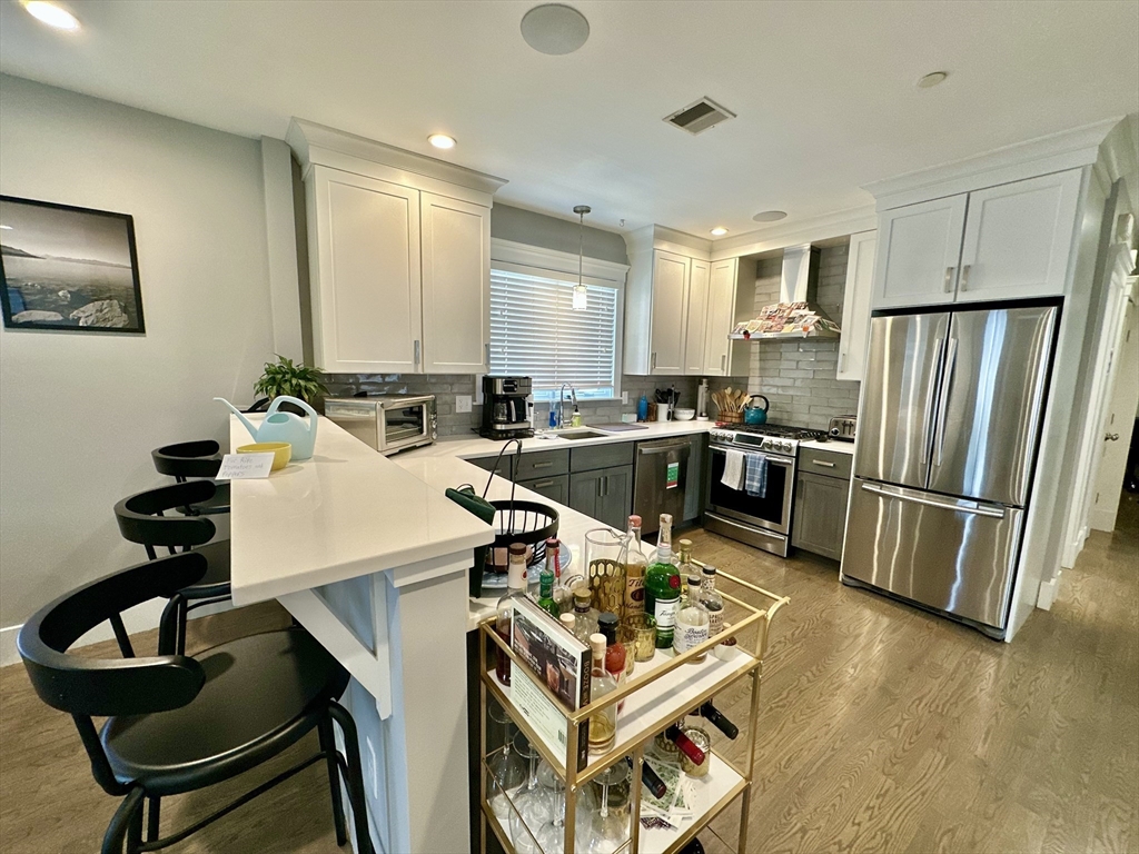 88 Rossmore Rd, Boston, Massachusetts, 3 Bedrooms Bedrooms, 5 Rooms Rooms,2 BathroomsBathrooms,Residential Lease,For Rent,Rossmore Rd,73415189