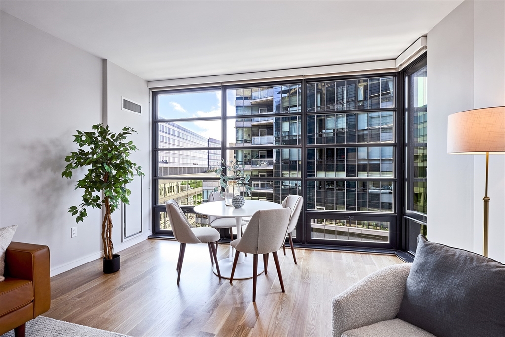 580 Washington St, Boston, Massachusetts, 2 Bedrooms Bedrooms, 4 Rooms Rooms,2 BathroomsBathrooms,Residential,For Sale,Washington St,73394137