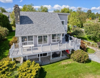 90 Macomber Lane, Portsmouth, Rhode Island, 3 Bedrooms Bedrooms, 6 Rooms Rooms,3 BathroomsBathrooms,Residential Lease,For Rent,Macomber Lane,73439057