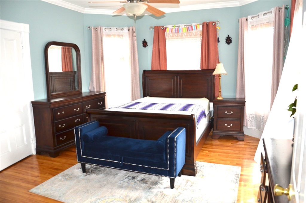 5 Charles St, Wakefield, Massachusetts, 3 Bedrooms Bedrooms, 6 Rooms Rooms,2 BathroomsBathrooms,Residential Lease,For Rent,Charles St,73439388