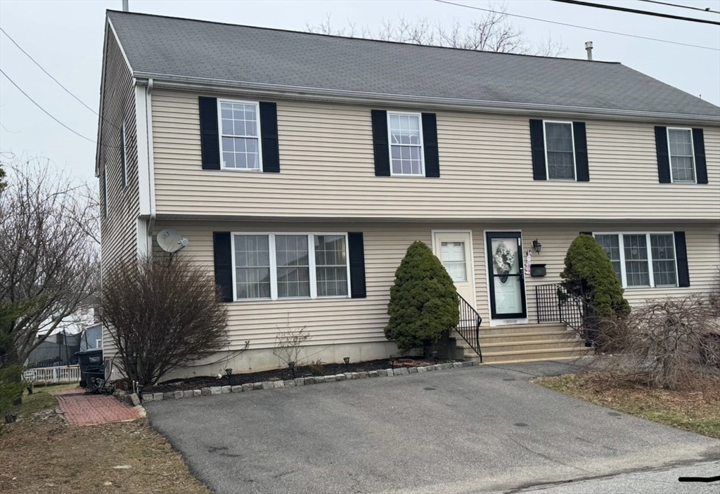 4 Middleton St, Milford, Massachusetts, 3 Bedrooms Bedrooms, 5 Rooms Rooms,1.5 BathroomsBathrooms,Residential,For Sale,Middleton St,73352039