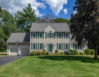 39 Shepherd St, Foxboro, Massachusetts, 4 Bedrooms Bedrooms, 11 Rooms Rooms,3.5 BathroomsBathrooms,Residential,For Sale,Shepherd St,73424680