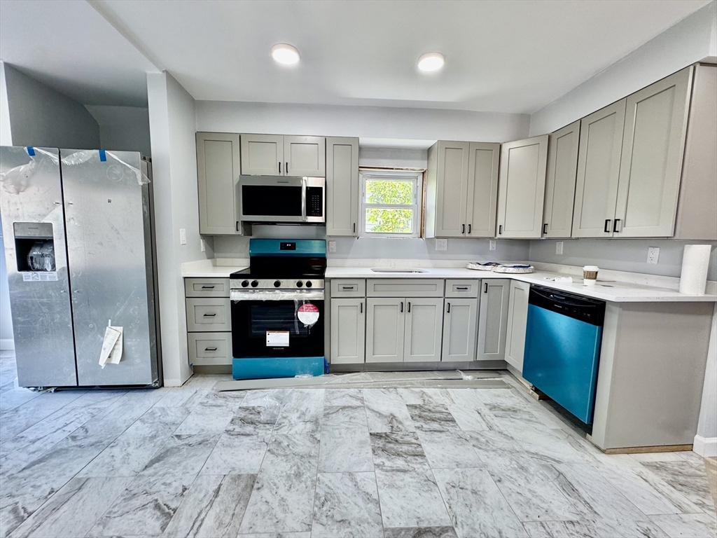 201 Belmont St, Everett, Massachusetts, 4 Bedrooms Bedrooms, 6 Rooms Rooms,3 BathroomsBathrooms,Residential Lease,For Rent,Belmont St,73398079