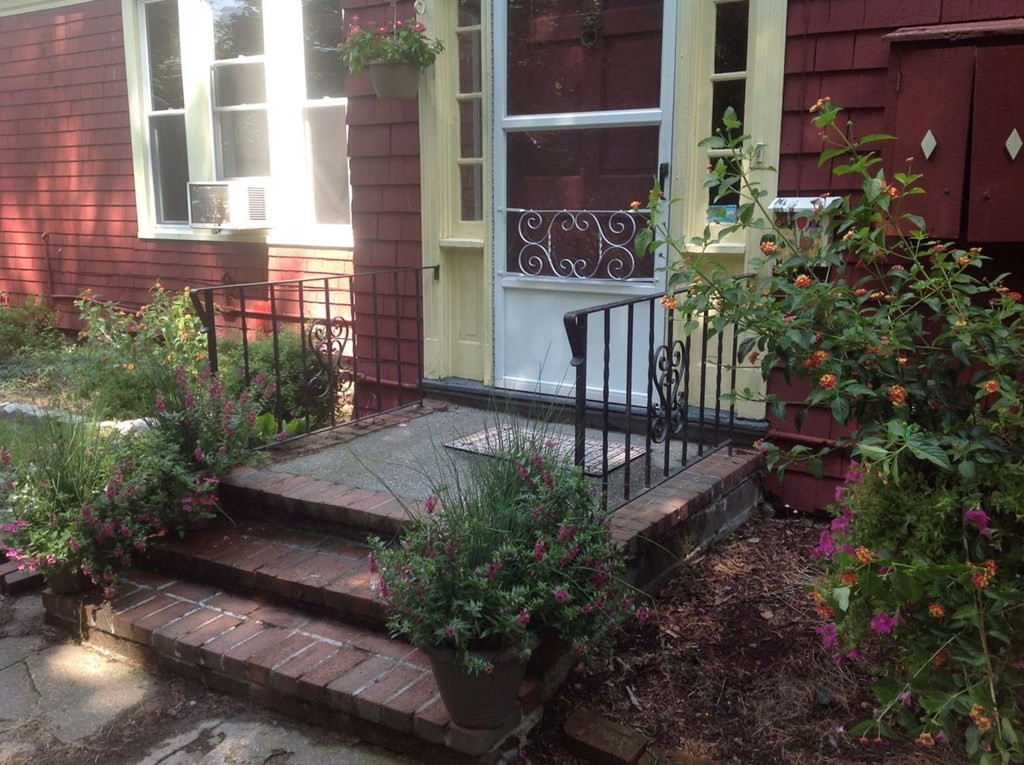 31 Highland Avenue, Sharon, Massachusetts, 1 Bedroom Bedrooms, 1 Room Rooms,1 BathroomBathrooms,Residential Lease,For Rent,Highland Avenue,73439560