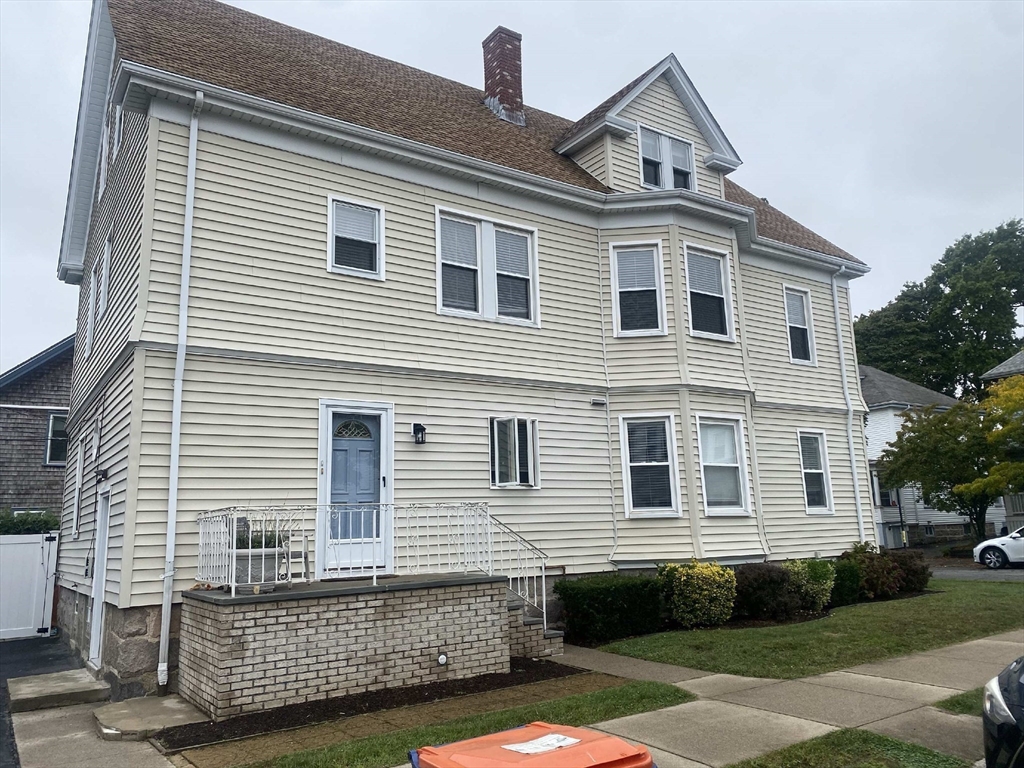 652 Union, New Bedford, Massachusetts, 2 Bedrooms Bedrooms, 5 Rooms Rooms,1 BathroomBathrooms,Residential Lease,For Rent,Union,73439502