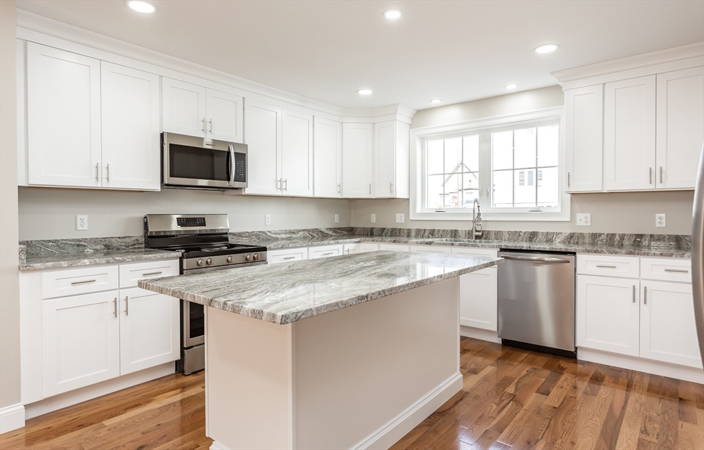 579 Summit St, Fall River, Massachusetts, 3 Bedrooms Bedrooms, 5 Rooms Rooms,2.5 BathroomsBathrooms,Residential,For Sale,Summit St,73439689