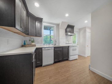 74 University, Brookline, Massachusetts, 1 Bedroom Bedrooms, 3 Rooms Rooms,1 BathroomBathrooms,Residential Lease,For Rent,University,73439859
