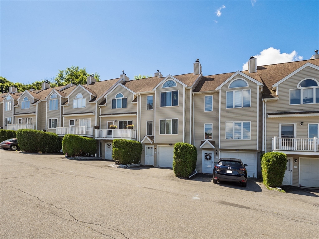 36 Tobey Rd, Dracut, Massachusetts, 2 Bedrooms Bedrooms, 5 Rooms Rooms,1.5 BathroomsBathrooms,Residential,For Sale,Tobey Rd,73395833