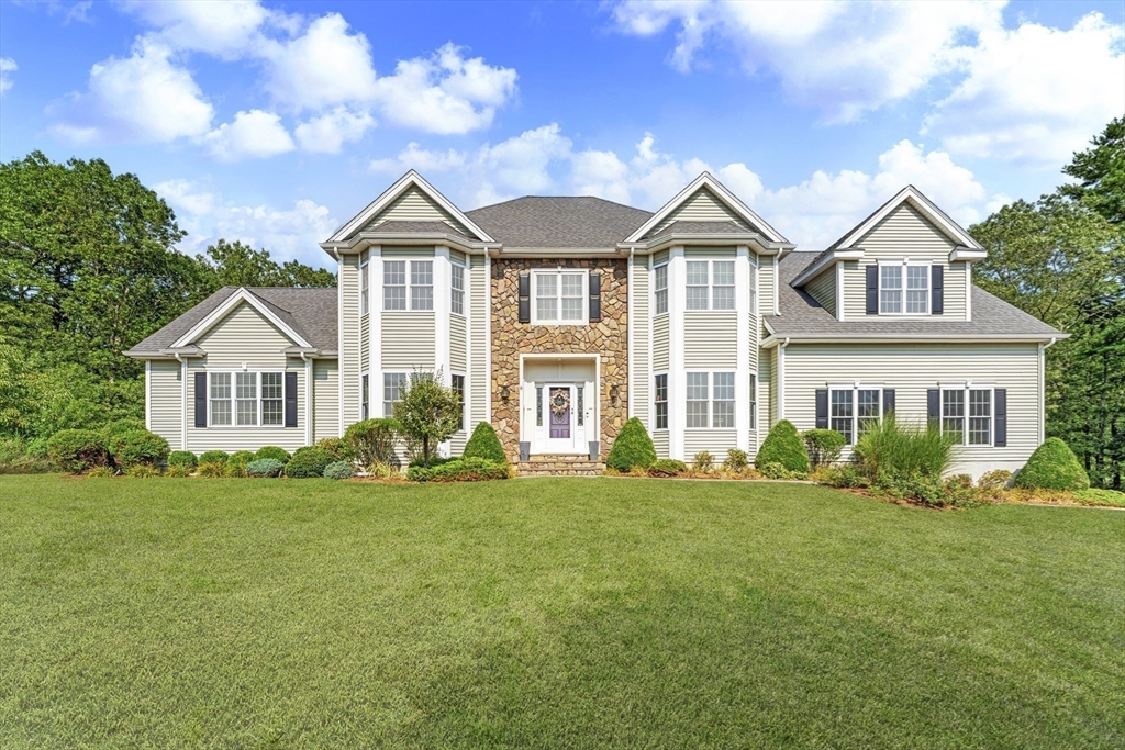 8 Vandoorn Ave, Foxboro, Massachusetts, 4 Bedrooms Bedrooms, 14 Rooms Rooms,4 BathroomsBathrooms,Residential,For Sale,Vandoorn Ave,73420612