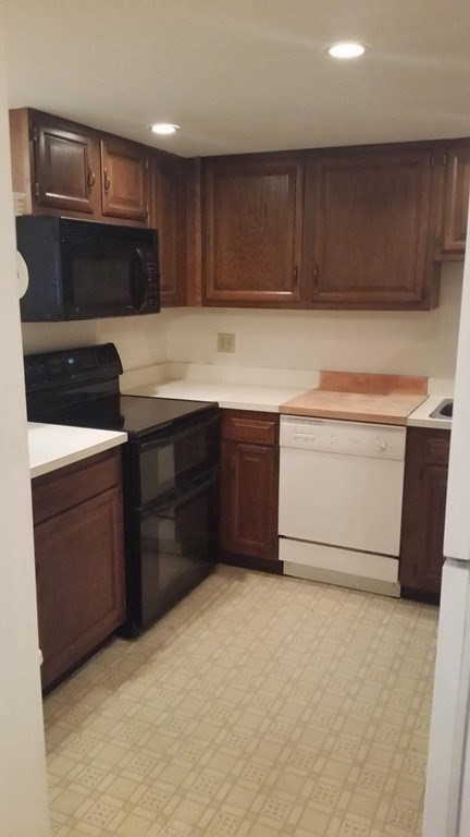 3 Ledgewood Way, Peabody, Massachusetts, 1 Bedroom Bedrooms, 3 Rooms Rooms,1 BathroomBathrooms,Residential Lease,For Rent,Ledgewood Way,73428500