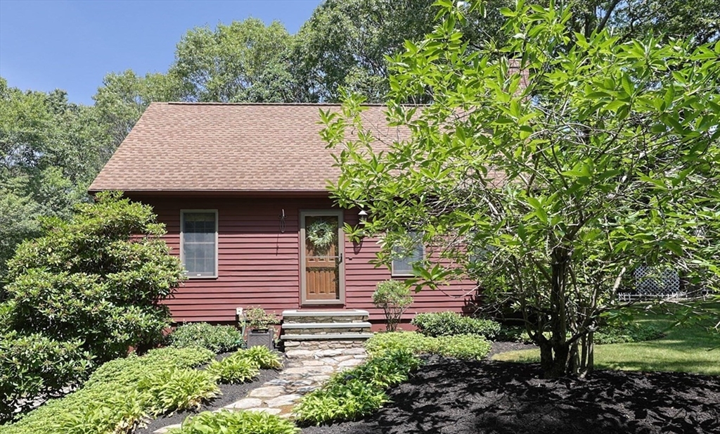 77 Dodge Rd, Sutton, Massachusetts, 3 Bedrooms Bedrooms, 9 Rooms Rooms,1.5 BathroomsBathrooms,Residential,For Sale,Dodge Rd,73413468