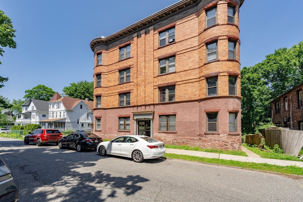 92 Woodside Ter, Springfield, Massachusetts, 24 Bedrooms Bedrooms, 48 Rooms Rooms,8 BathroomsBathrooms,Residential Income,For Sale,Woodside Ter,73423540