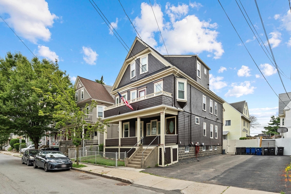 46 Bromfield Rd, Somerville, Massachusetts, 6 Bedrooms Bedrooms, 13 Rooms Rooms,3 BathroomsBathrooms,Residential Income,For Sale,Bromfield Rd,73414341