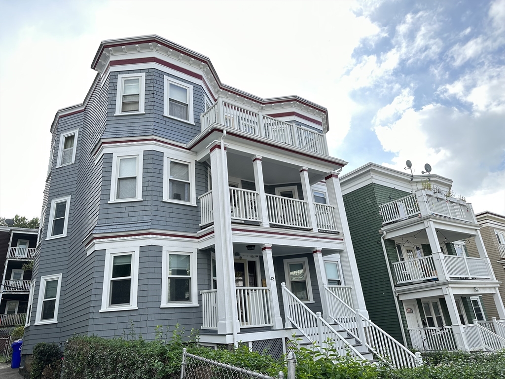 43 Iffley Rd, Boston, Massachusetts, 9 Bedrooms Bedrooms, 18 Rooms Rooms,3 BathroomsBathrooms,Residential Income,For Sale,Iffley Rd,73416900